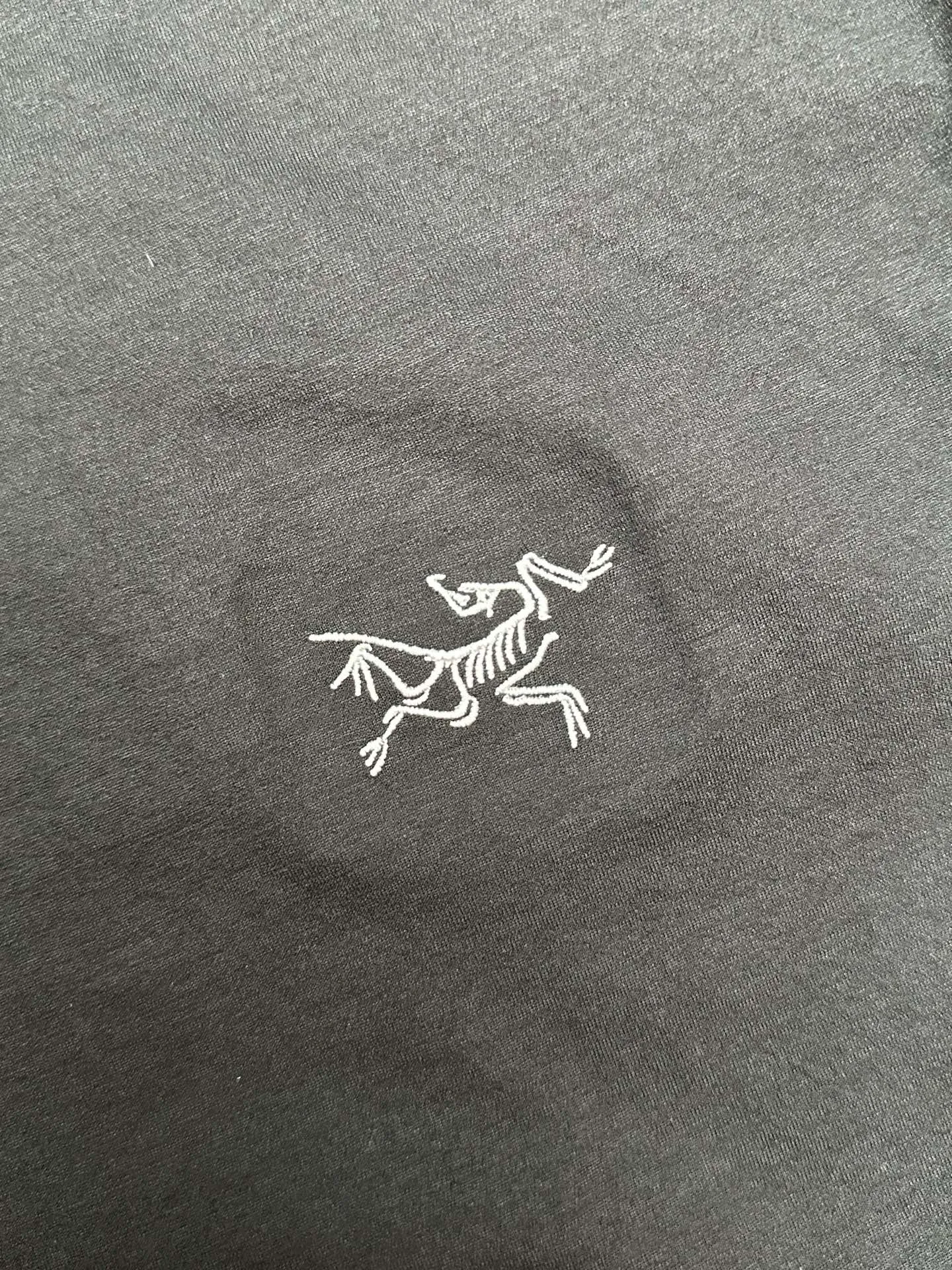 Arcteryx/ Motus Crew Breathable T Breathable ， ， ， ， ， ， ， ， 。 ， ， Retro ， 、 。 Classic ， 。 ， 、 、 。 ， ， ！ ：Black，White， Sizes：L-3x L